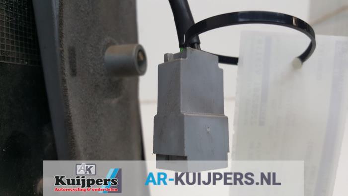 Buitenspiegel links van een Renault Master III (FD/HD) 2.5 dCi 16V 2003