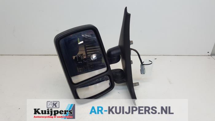 Buitenspiegel links van een Renault Master III (FD/HD) 2.5 dCi 16V 2003