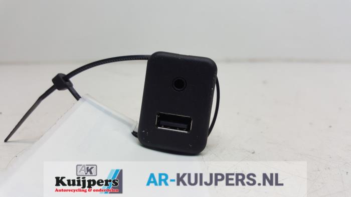 AUX/USB aansluiting - Opel Corsa