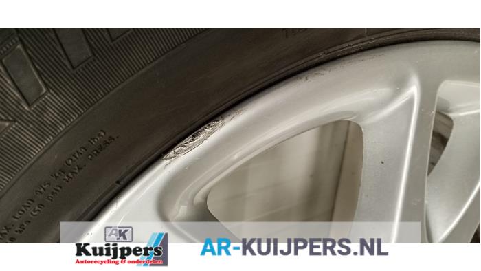 Velg + Band van een Volvo XC90 I 2.5 T 20V 2005