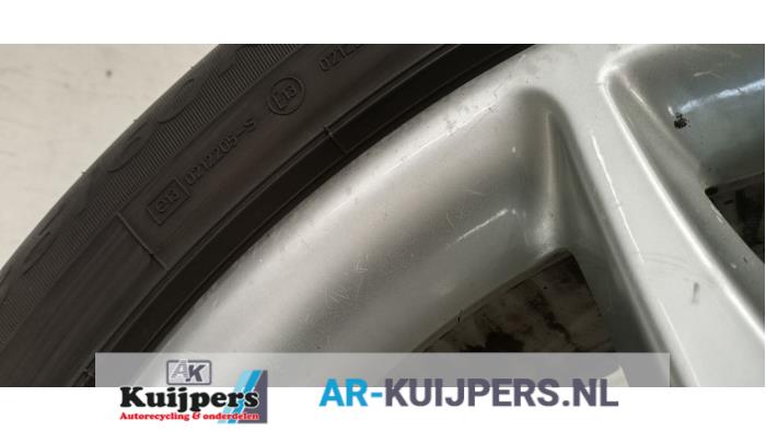 Velg + Band van een Volvo XC90 I 2.5 T 20V 2005