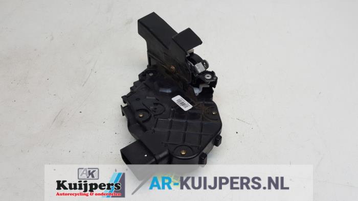 Deurslot Mechaniek 4Deurs links-voor van een Volvo V50 (MW) 1.8 16V 2006