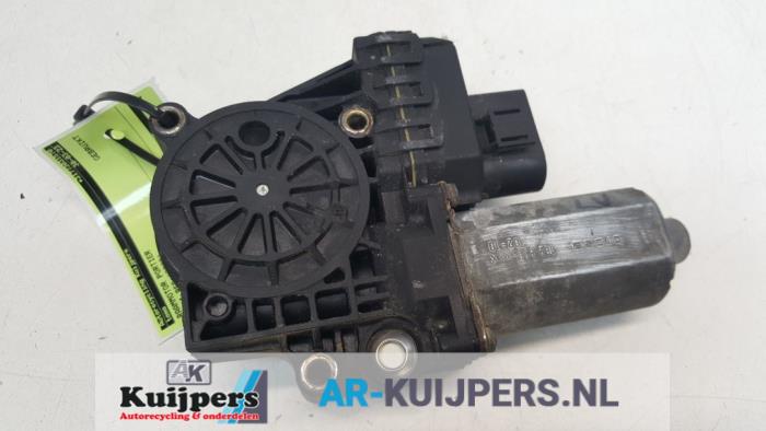 Raammotor Portier van een Audi RS 6 (C5) 4.2 V8 40V Biturbo 2003