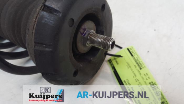 Schokdemperpoot links-voor - Peugeot 208