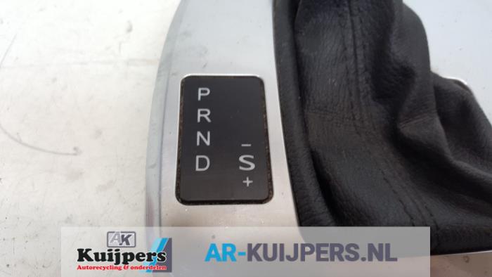 Versnellingspookhoes van een Ford S-Max (GBW) 2.0 TDCi 16V 140 2009