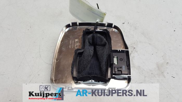 Versnellingspookhoes van een Ford S-Max (GBW) 2.0 TDCi 16V 140 2009