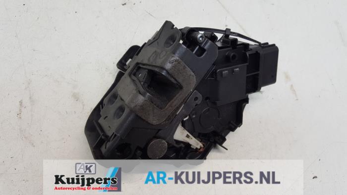 Deurslot Mechaniek 4Deurs rechts-voor van een Ford S-Max (GBW) 2.0 TDCi 16V 140 2009