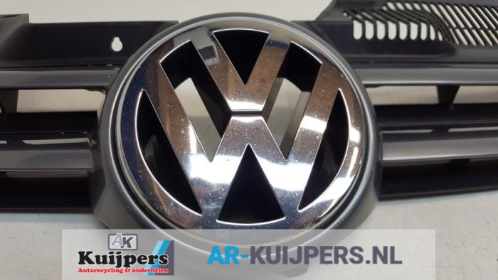 Grille van een Volkswagen Golf V (1K1) 1.4 FSI 16V 2006