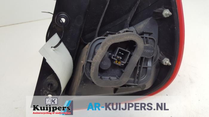Achterlicht links - Mitsubishi Colt