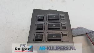 Gebruikte Schakelaar Stoelverwarming BMW 7 serie (E65/E66/E67) 760i,Li 6.0 V12 48V Prijs € 50,00 Margeregeling aangeboden door Autorecycling Kuijpers