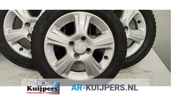 Velgen set + banden - Opel Agila