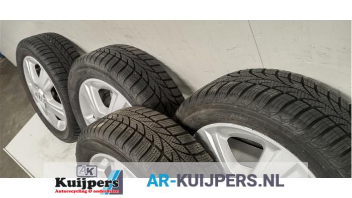 Velgen set + banden - Opel Agila