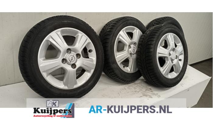 Velgen set + banden - Opel Agila