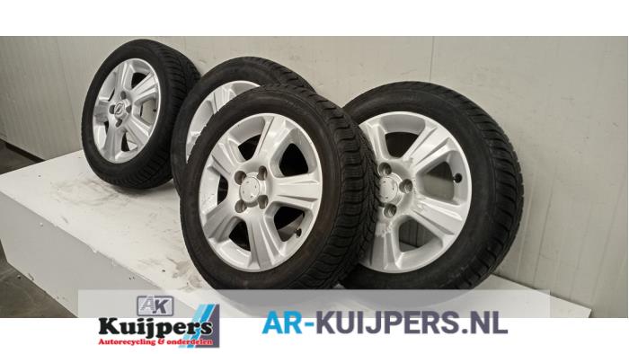 Velgen set + banden - Opel Agila