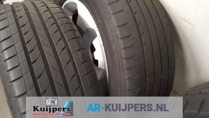 Velgen set + banden van een Opel Zafira (M75) 1.6 16V 2005