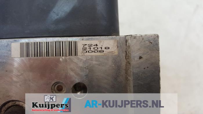 ABS Pomp van een Toyota Land Cruiser (J12) 3.0 D-4D 16V 2003