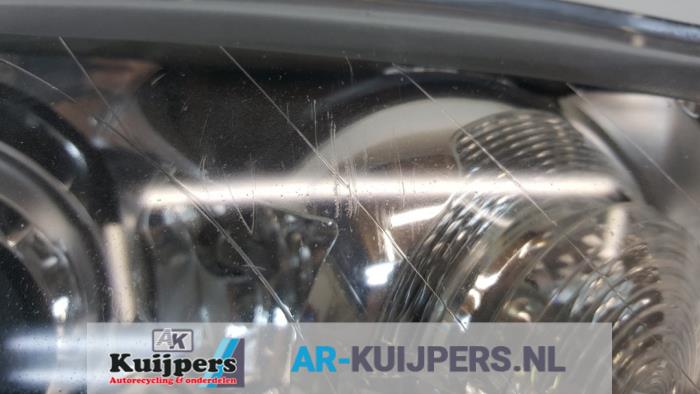 Koplamp rechts van een Volkswagen Touran (1T1/T2) 1.4 16V TSI 140 2007