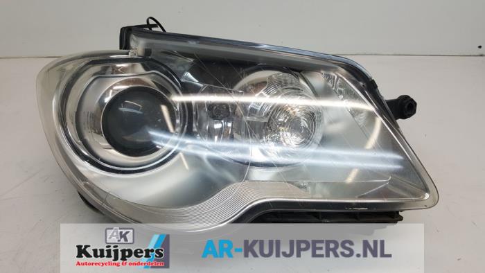 Koplamp rechts van een Volkswagen Touran (1T1/T2) 1.4 16V TSI 140 2007