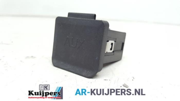 AUX/USB aansluiting - Opel Meriva