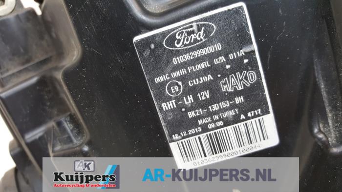 Koplamp links van een Ford Transit Custom 2.2 TDCi 16V 2014