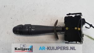 Gebruikte Knipperlicht Schakelaar Renault Master III (FD/HD) 2.5 dCi 16V Prijs € 35,00 Margeregeling aangeboden door Autorecycling Kuijpers