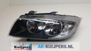 Gebruikte Koplamp links BMW 3 serie (E90) 320i 16V Prijs € 85,00 Margeregeling aangeboden door Autorecycling Kuijpers