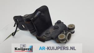 Gebruikte Schuifdeurrol rechts Ford Transit Custom 2.0 TDCi 16V Eco Blue 105 Prijs € 20,00 Margeregeling aangeboden door Autorecycling Kuijpers