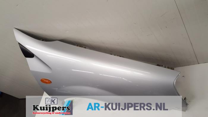Scherm rechts-voor - Nissan Almera Tino