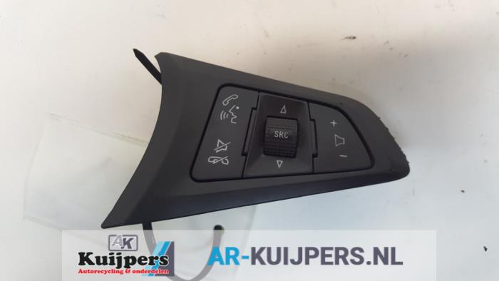 Radiobediening Stuur van een Opel Astra K Sports Tourer 1.6 CDTI 110 16V 2018