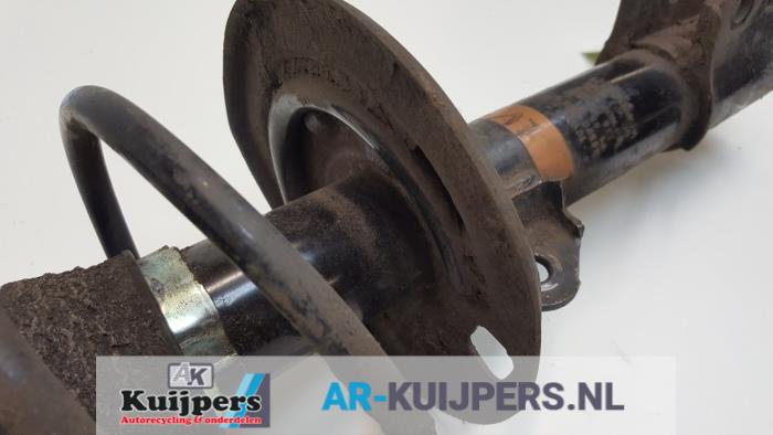 Schokdemper links-voor - Toyota Yaris