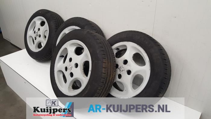 Velgen set + banden - Peugeot 106