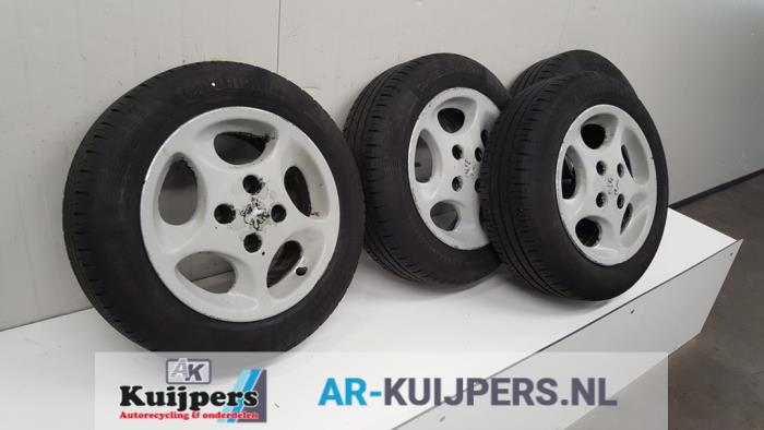 Velgen set + banden - Peugeot 106