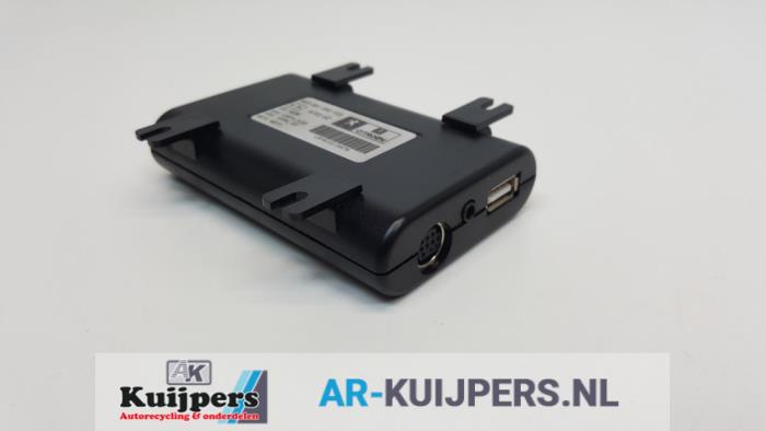 AUX/USB aansluiting - Peugeot 5008