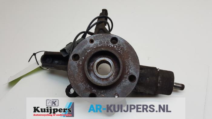 Fusee links-voor - Peugeot 5008