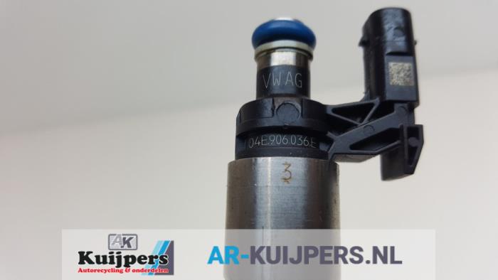 Injector (benzine injectie) - Volkswagen Golf