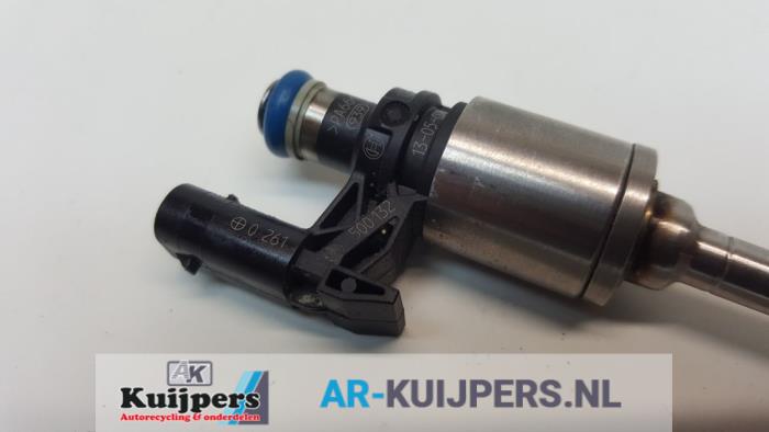 Injector (benzine injectie) - Volkswagen Golf