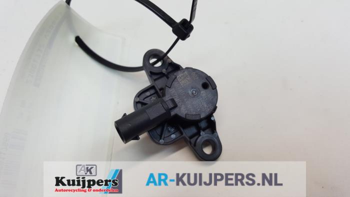 Sensor Airbag van een Land Rover Discovery Sport (LC) 2.0 eD4 150 16V 2017