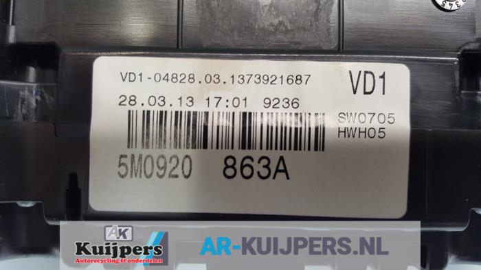 Kilometerteller KM van een Volkswagen Golf Plus (5M1/1KP) 1.6 TDI 16V 105 2013