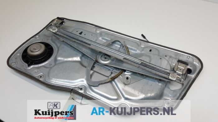 Raammechaniek 4Deurs links-voor van een Volvo V70 (BW) 1.6 DRIVe 16V 2010