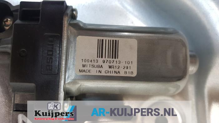 Ruitmechaniek 4Deurs links-voor van een Volvo V70 (BW) 1.6 DRIVe 16V 2010