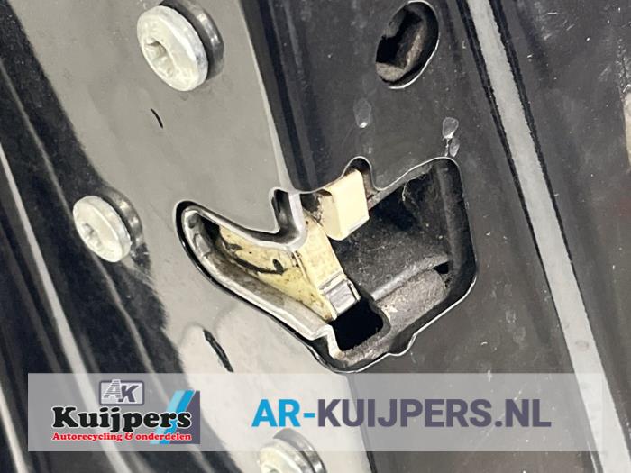 Portier 4Deurs links-voor - Opel Corsa