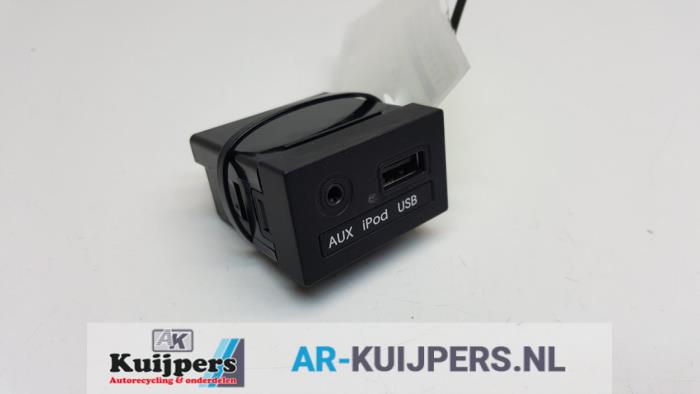 AUX/USB aansluiting - Hyundai I10
