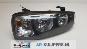 Gebruikte Koplamp rechts Hyundai Elantra III 1.6i 16V Prijs € 25,00 Margeregeling aangeboden door Autorecycling Kuijpers