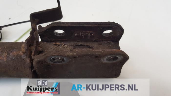 Schokbreker links-voor van een Renault Clio III (BR/CR) 1.6 16V 2006