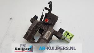 Gebruikte Remklauw (Tang) links-achter Peugeot 308 SW (L4/L9/LC/LJ/LR) 1.2 12V e-THP PureTech 110 Prijs € 25,00 Margeregeling aangeboden door Autorecycling Kuijpers