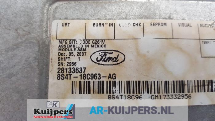 Radio module van een Ford (USA) Mustang V Convertible 4.6 GT V8 24V 2008