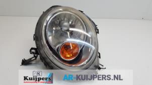 Gebruikte Koplamp rechts Mini Mini (R56) 1.4 16V One Prijs € 40,00 Margeregeling aangeboden door Autorecycling Kuijpers