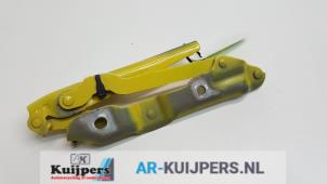 Gebruikte Achterklep Scharnier Chevrolet Camaro Prijs € 29,00 Margeregeling aangeboden door Autorecycling Kuijpers