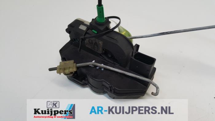 Portierslot Mechaniek 4Deurs links-achter van een Chevrolet Cruze (300) 1.8 16V VVT 2010