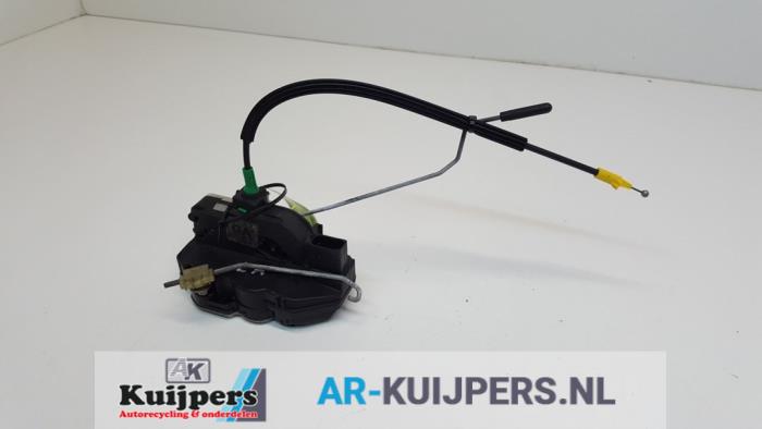 Portierslot Mechaniek 4Deurs links-achter van een Chevrolet Cruze (300) 1.8 16V VVT 2010